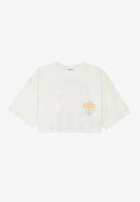 Camiseta blanca corta con un pequeño gráfico de una palmera amarilla y olas azules, con el texto "DÍAS DE SURF" y "DÍAS BUENOS" en el frente.