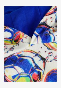 Kijelölve, blue white football