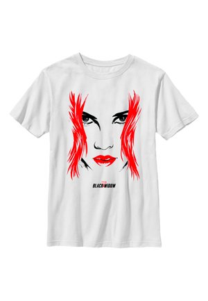 Hvid bomulds t-shirt med et sort og rødt grafik af en kvindes ansigt med iøjnefaldende øjne og røde håraccentuer, mærket "BLACK WIDOW."