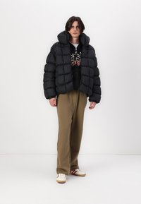 LOW LIGHTS STUDIOS® CUBIC SPHERE PUFFER JACKET UNISEX - Vinterjakker - black