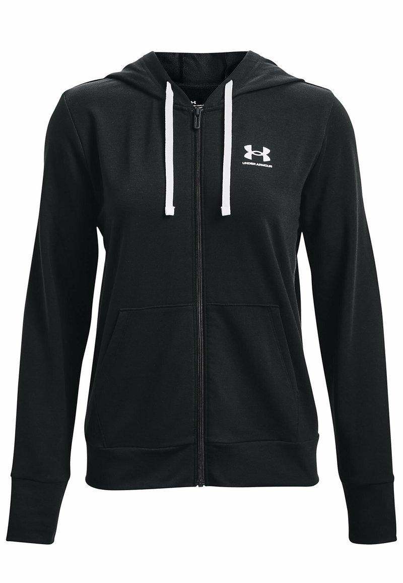 Sudadera con cremallera negra hecha de tejido suave, que cuenta con un bolsillo frontal, cordones blancos y un pequeño logotipo en la parte izquierda del pecho.