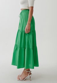 TUSSAH MEG  - Gonna a campana - green