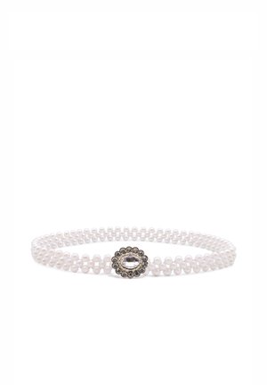 Bracciale di perle bianche con chiusura in metallo a forma di fiore, caratterizzato da un rhinestone ovale centrale circondato da piccoli cristalli neri.