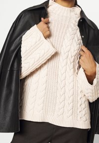 Stylein Sweter