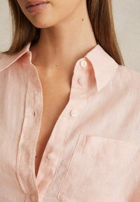 Reiss REGULAR FIT - LEORA TIE-BACK - Cămașă - pale pink