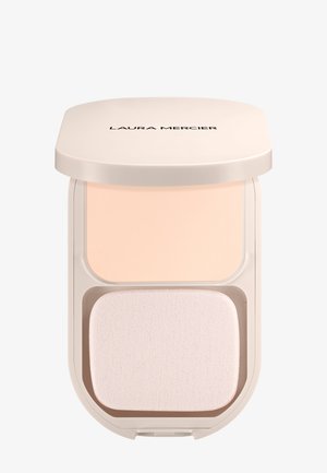 Cipria compatta in un astuccio beige con una finitura liscia. Presenta una sezione superiore di polvere e un morbido pad per l'applicazione in un compartimento separato.