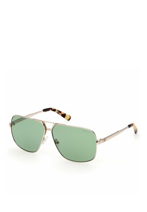 Occhiali da sole aviator con tonalità verde, montatura in metallo dorato e punte delle aste con motivo tartaruga. Il marchio è visibile nell'angolo in alto a destra della lente.