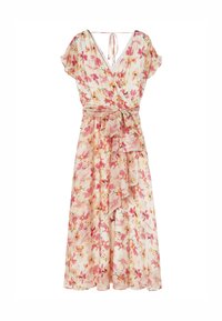 Blomstret slå-om-kjole med pink og ferskenfarvede blomster, korte flagrende ærmer, V-hals og bælte ved taljen på en hvid baggrund.