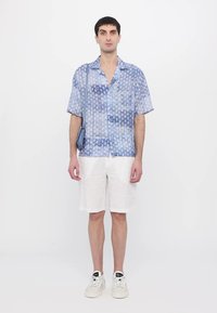 120% Lino SHORT SLEEVE  REGULAR FIT MEN SHIRT - Srajca - washed blue