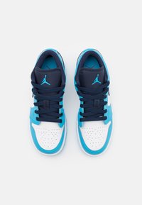 Jordan AIR JORDAN 1 LOW UNISEX - Sneakers basse - white/dark powder blue/obsidian