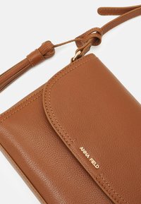 Anna Field LEATHER - Cross body bag - cognac