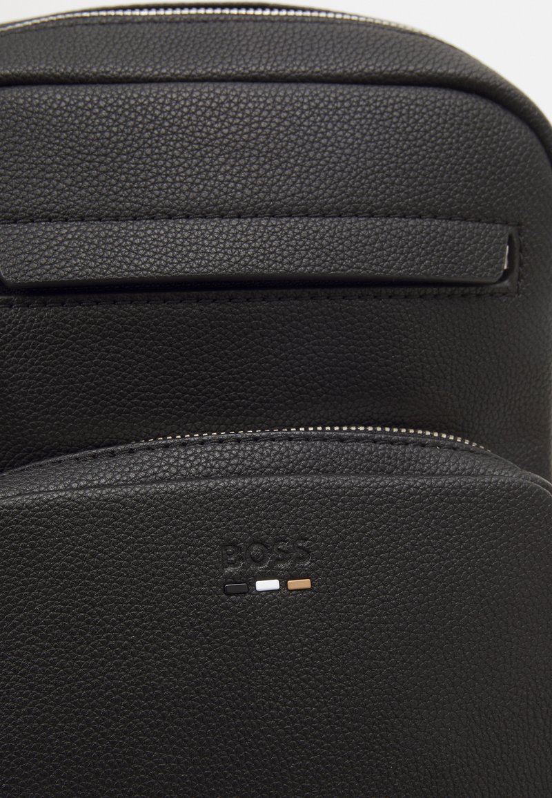 crosstown leather monostrap backpack boss Sling bag grained cow black and works as hard as you do. BOSS RAY MONOSTRAP - Cross