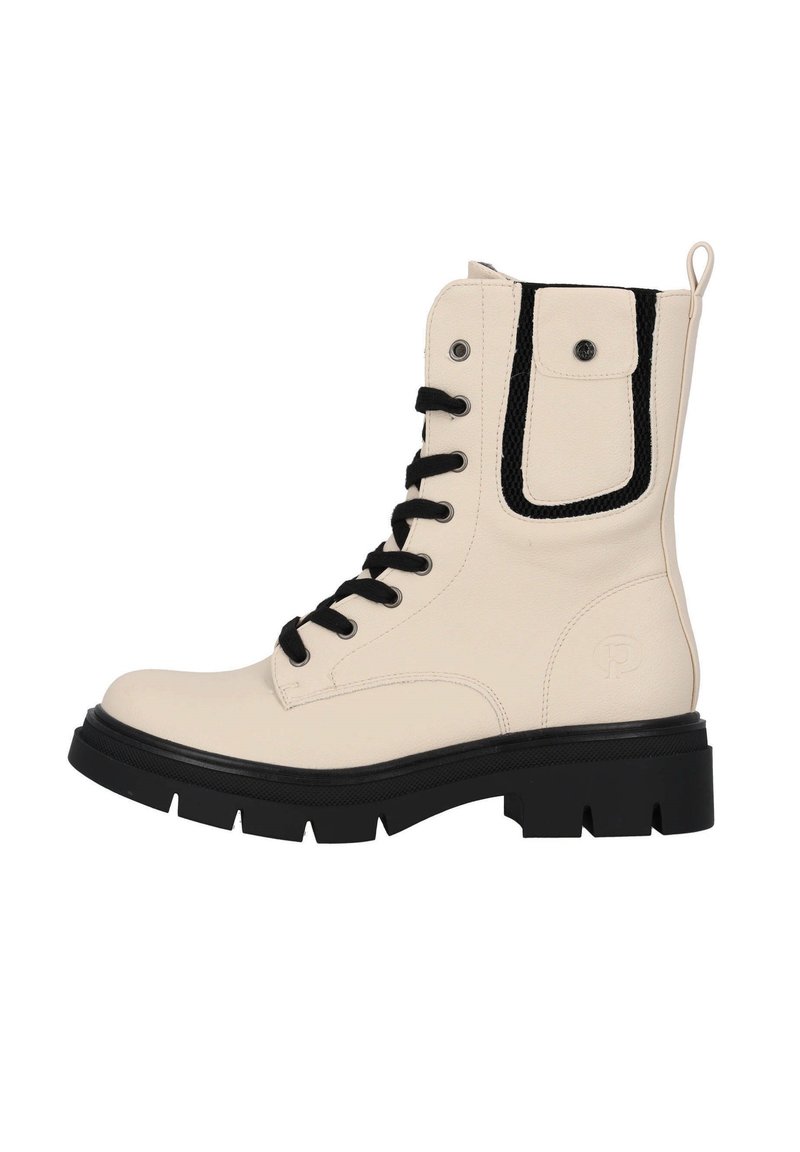 Botín de cuero beige hasta el tobillo con cordones negros, panel lateral texturizado y suela negra gruesa. Presenta una tira de agarre y un detalle de logo.