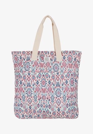 Multikleurige tote bag met een geometrisch patroon in roze, blauw en paars op een witte achtergrond. Bevat verstevigde beige handvatten en een label.