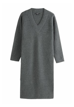 Szürke bordázott jumperruha V-nyakkal és háromnegyedes ujjakkal, texturált kötött anyagból készült, laza, egyenes fazonnal.
