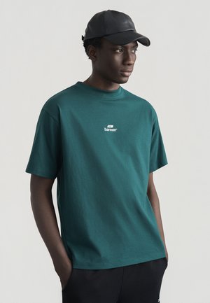 BOX FIT SEASONAL - Potiskana majica - deep green