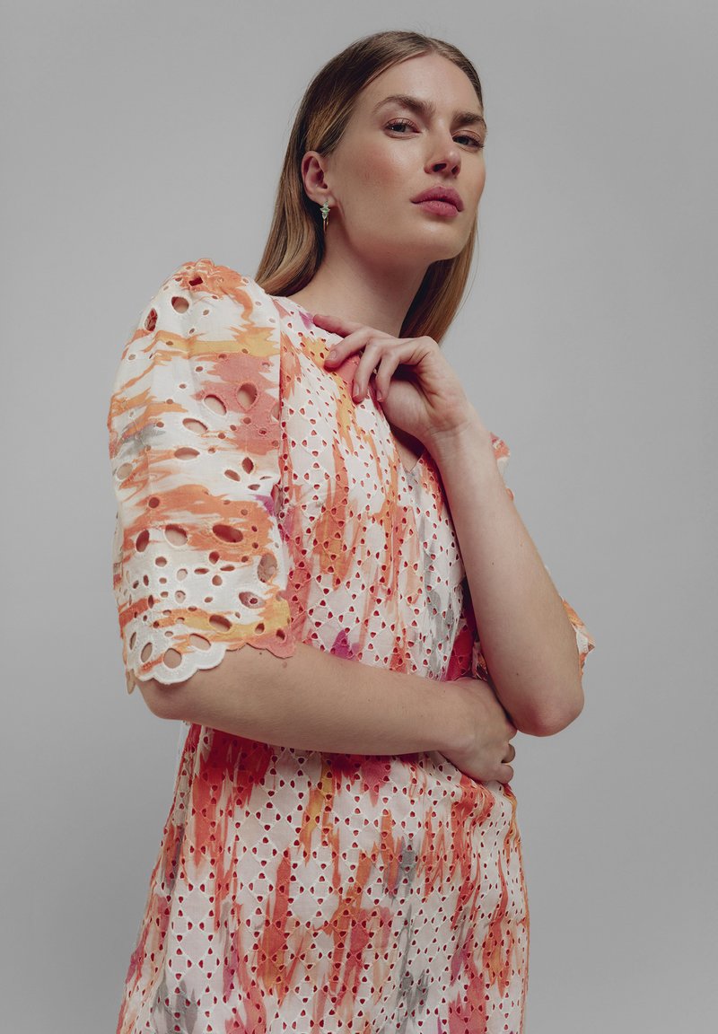 Vestido Informal Vestidos Mujer Zalando NIZA CORTO PERFORADO