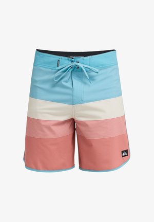 Herren-Badeshorts mit horizontalen Streifen in Hellblau, Weiß und Korallenrosa, mit Tunnelzugbund und Logopatch. Schnell trocknender Stoff.