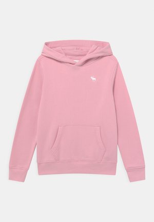 Różowa bluza z kapturem z przednią kieszenią typu kangurka i małym białym logo łosia na lewej piersi, długie rękawy oraz ściągacze na mankietach i dole bluzy.