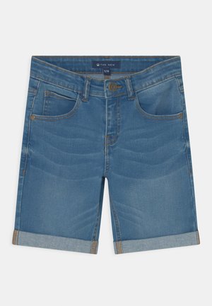 Modre denim kratke hlače s petimi žepi, zvitimi robovi in vidnimi šivi. Imajo zapiranje na gumb in mehak občutek.