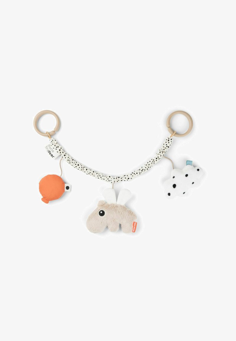 Juguete para bebé colgante con un suave y esponjoso alce, globo naranja y una nube blanca. Cuenta con una correa de tela con manchas y anillos de madera.