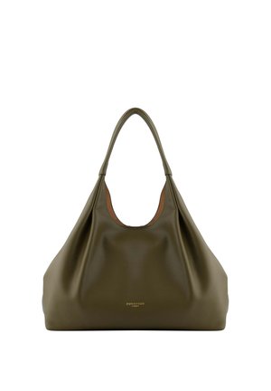Sac à bandoulière en cuir vert olive avec une forme triangulaire souple, une seule sangle, et un petit logo de marque doré au centre devant.