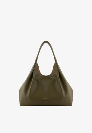 Sac à bandoulière en cuir vert olive avec une forme triangulaire souple, une seule sangle, et un petit logo de marque doré au centre devant.