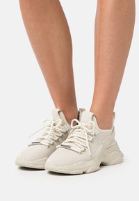 Steve Madden MAC-E Trainers bone/off-white Zalando