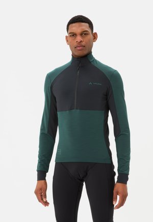 Grünes und schwarzes Langarm-Radtrikot mit hohem Kragen, halbem Reißverschluss vorne und Logodetail, aus strukturiertem, leichtem Stoff gefertigt.