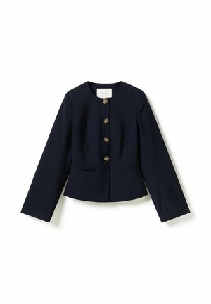 Γυναικείo blazer σε ναυτικό μπλε με μακριά μανίκια, στρογγυλή λαιμόκοψη, τέσσερα κουμπιά μπροστά και δύο μικρές σχισμές τσέπες.