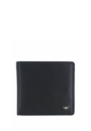 Portefeuille bifold en cuir noir avec un petit emblème logo argenté dans le coin inférieur droit, présenté fermé sur fond blanc.