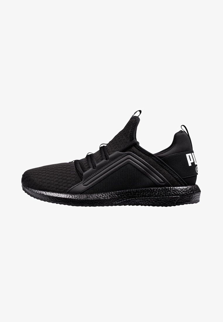 Baskets de sport noires avec dessus en maille, semelle texturée, design sans lacets, lacets élastiques et languettes de traction sur la languette et le talon.