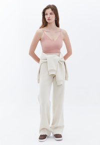OXXO V-NECK SEAMLESS CROP - Top - misty rose