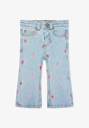 Jean en denim délavé clair avec des cœurs brodés roses et rouges disséminés partout. Coupe évasée avec un style classique à cinq poches.