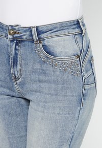 Koroshi Džínsy bootcut - azul cl light blue