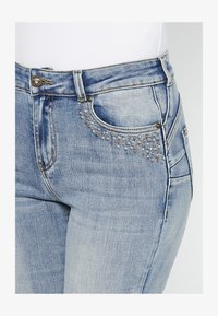 Pasirinkta, azul cl light blue