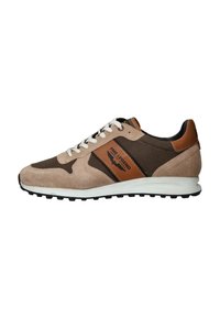 Bruine en beige suède sneakers met een zwarte rubberen zool. Voorzien van bruine leren accenten en witte veters. Lichtgewicht ontwerp voor comfort.