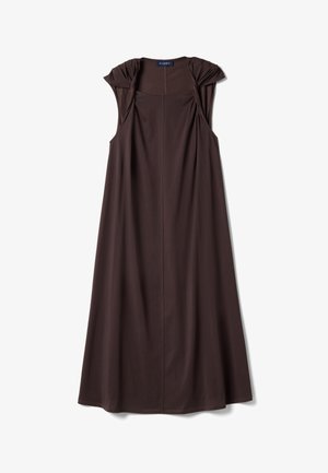 Vestido midi sin mangas de color marrón oscuro con escote cuadrado y detalles fruncidos en los hombros, colocado plano sobre un fondo blanco.