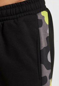 Dangerous DNGRS EVEN JOGGING - Treniņtērpa apakšdaļas - black white camo