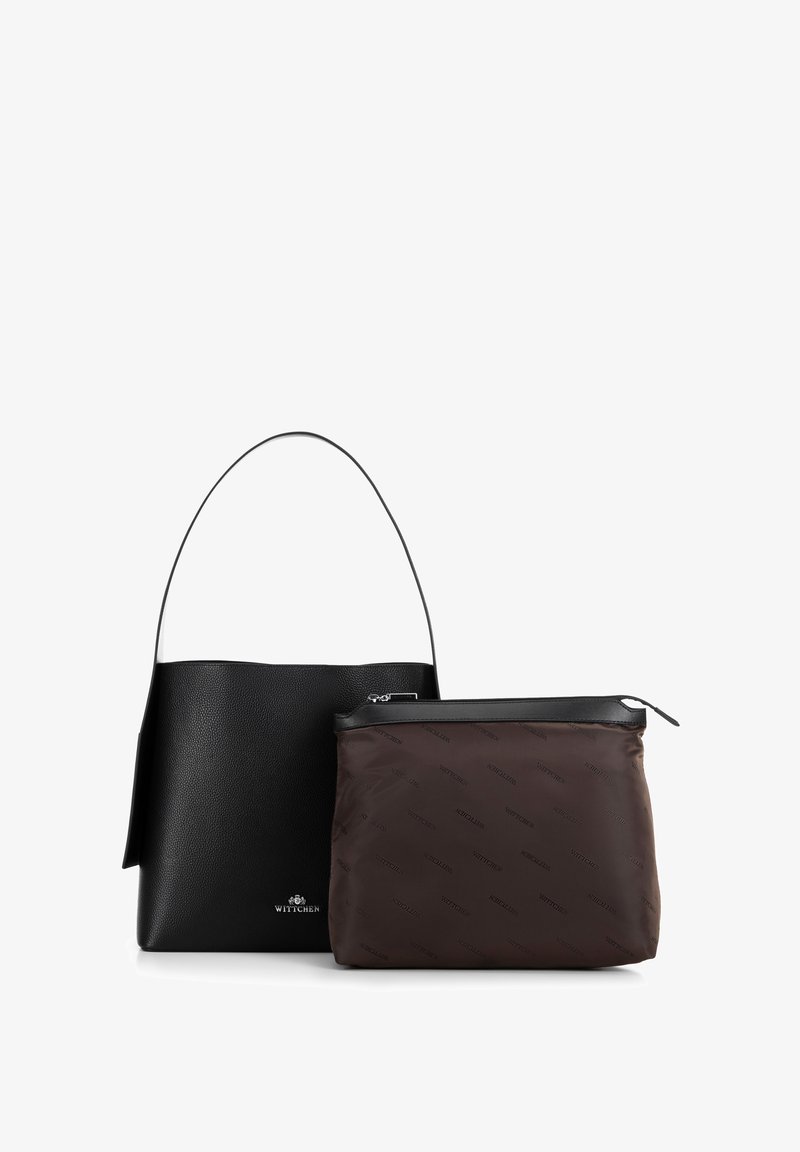 Borsa a tracolla in pelle nera con una tracolla ampia e una texture liscia. Include un pratico astuccio zip a scomparsa di colore marrone scuro con dettagli decorativi.