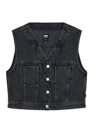 Svart denimjacka med djup V-ringning, fem silvriga frampartknappar och två bröstfickor. Tyget har en jämn textur och lätt urtvättning.