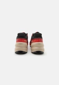Salomon SPEEDCROSS 6 GTX - Laufschuh Trail - black/red dalhia/poppy red