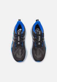 ASICS NOVABLAST 5 - Utcai futócipők - black/white