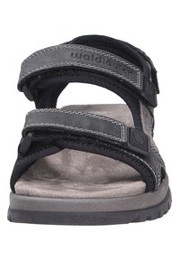 Sandale grise avec deux brides en Velcro noires réglables, semelle intérieure rembourrée, semelle extérieure texturée et accents renforcés pour la durabilité.