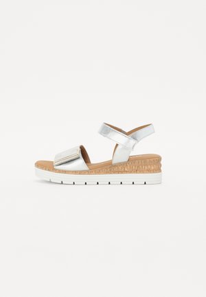 Sandalen met plateauzool - silber