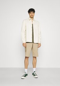 s.Oliver BERMUDA - Calções - beige