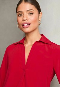 Lipsy V NECK 3/4 SLEEVE COLLARED - REGULAR FIT - Blůza - red