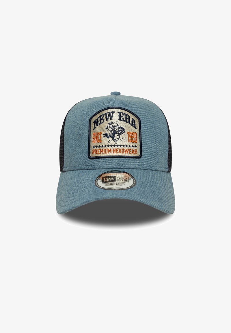 Boné de ganga com frente estruturada, logotipo bordado e parte de trás em malha preta. Apresenta uma tira ajustável para um ajuste personalizável.