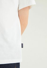 Baker by Ted Baker STANDARD - Tricou cu imprimeu - white