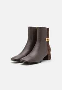 Coccinelle Klasszikus bokacsizmák - dark brown